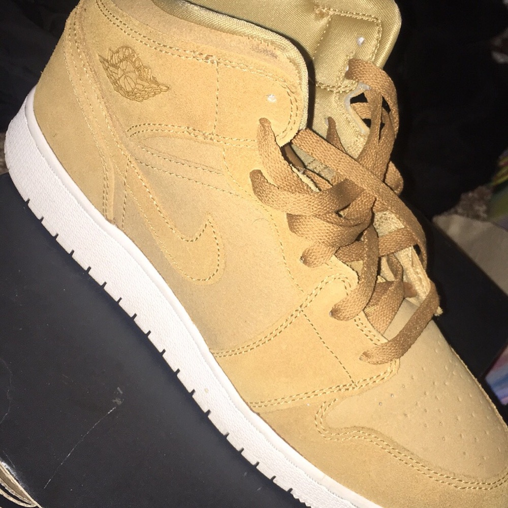 Shoes - Picture 2 of 4